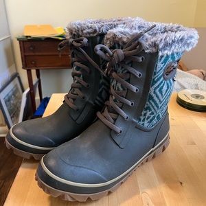 Bogs Winter Boots Size 9